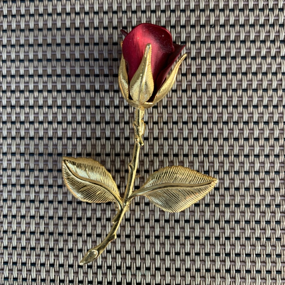 Beautiful red rose pin!